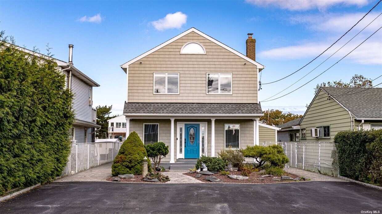 15 Roneck Ct, Shirley, NY 11967 House Rental in Shirley, NY