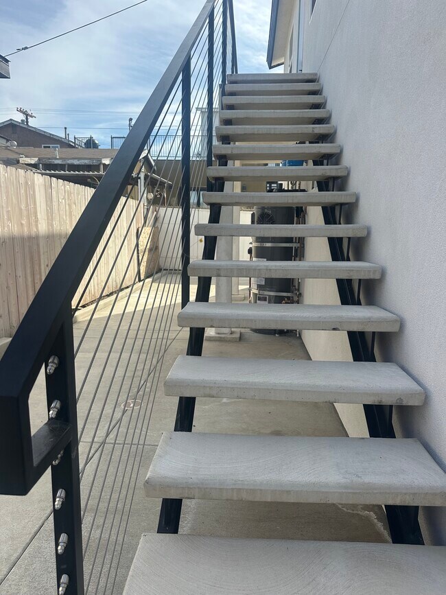 Foto del edificio - 3779 Logan Ave