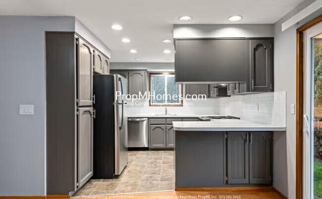 Foto del edificio - Spacious Three Bedroom Home in Milwaukie!