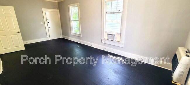 Foto del edificio - 217 W Belmont St