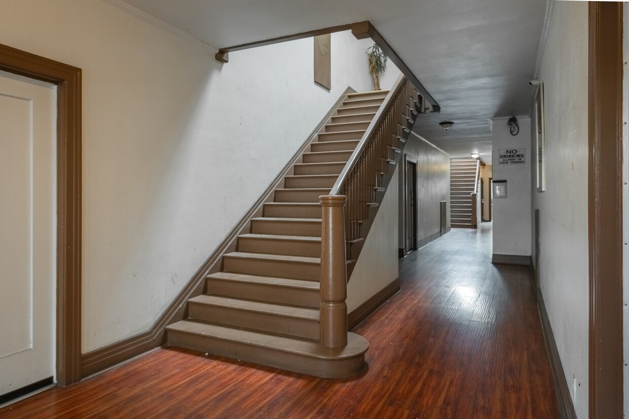 Foto principal - 2960 James M Wood Blvd
