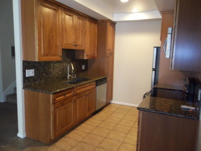 Building Photo - 1425 Ramona Dr