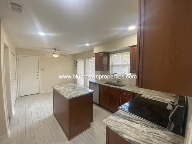 Building Photo - 3508 Jonquil Ln