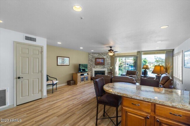 Foto del edificio - 10080 E Mountainview Lake Dr