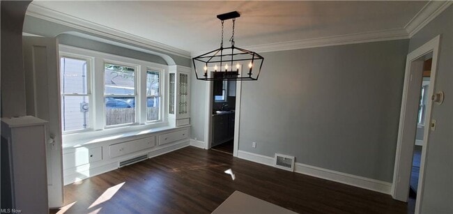 Building Photo - Beautiful CLE 4 bed/2 bath  - Available NOW!