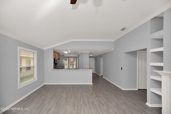 Foto del edificio - 757 MacKenzie Cir