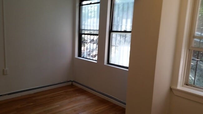 Building Photo - 46 Park Vale Ave