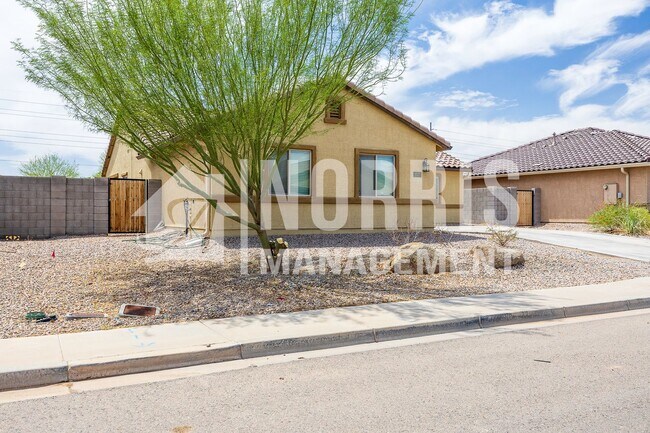 Building Photo - Very Nice Home in a Great Location