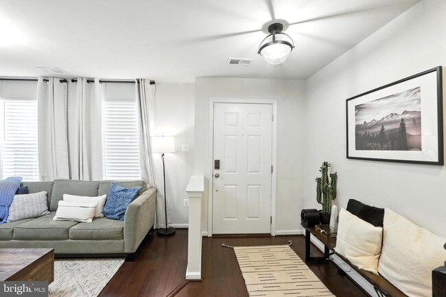Foto del edificio - 7204 Barrberry Ln