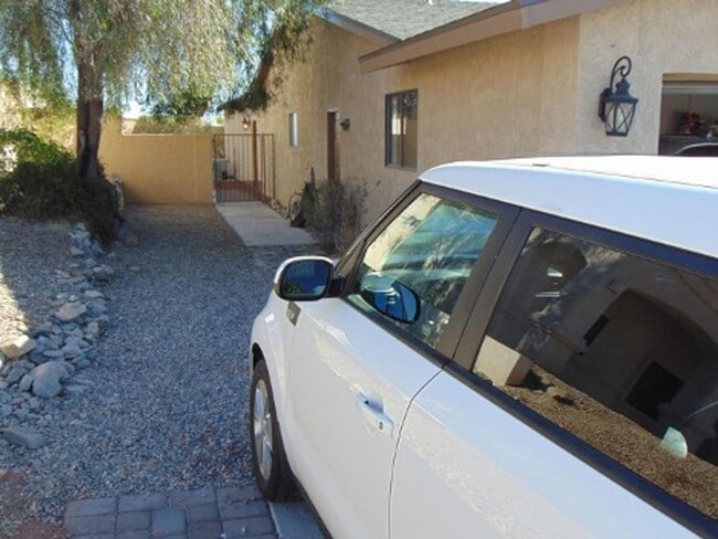 Building Photo - Furnished Summer Rental April- October 2025