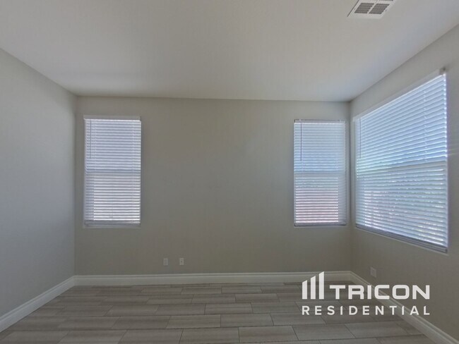 Foto del edificio - 9105 Nicklewood Ave