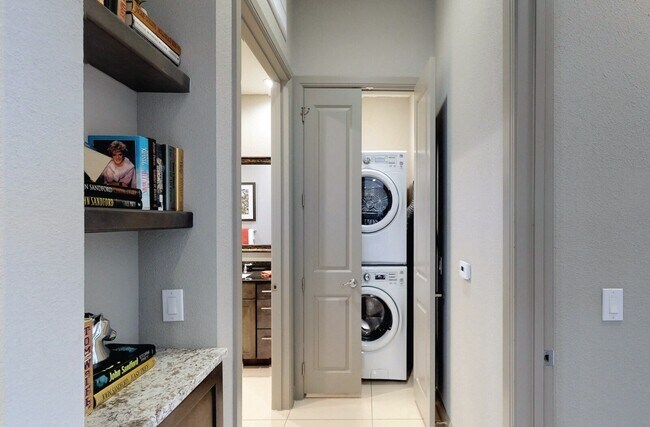 Foto del edificio - Exclusive 2-Bed | 100% Off First Month!