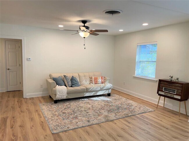 Foto del edificio - 309 W Palm Dr