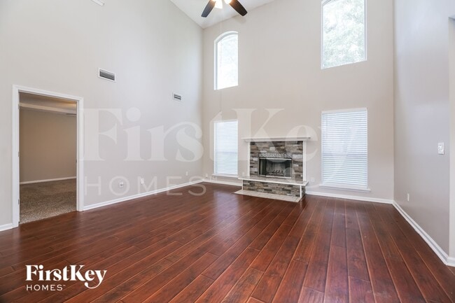 Building Photo - 2921 Ravine Hill Dr