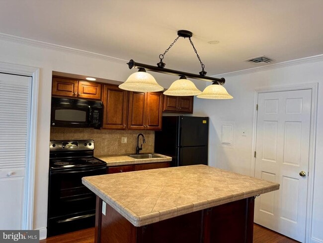 Building Photo - 34 Darien Way