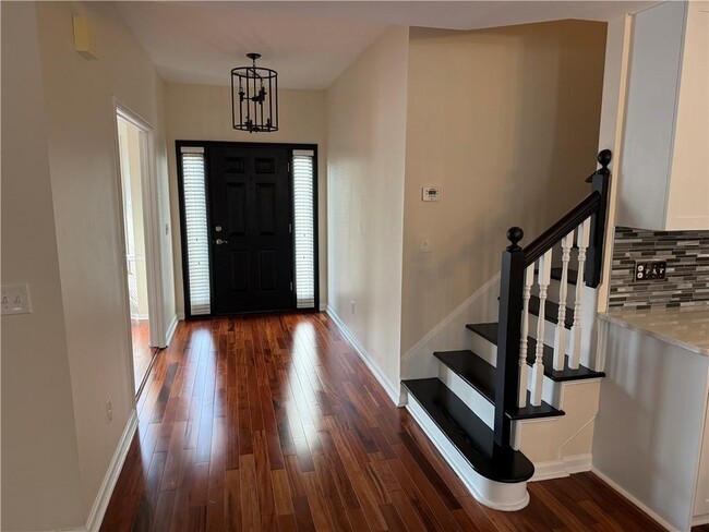 Building Photo - 6000 Carlow Ct SE