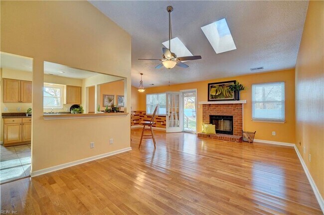 Foto del edificio - 624 Willow Bend Dr