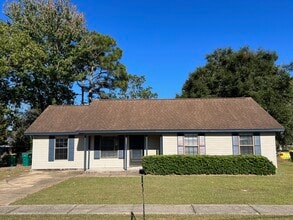 Building Photo - 331 Hudson Dr