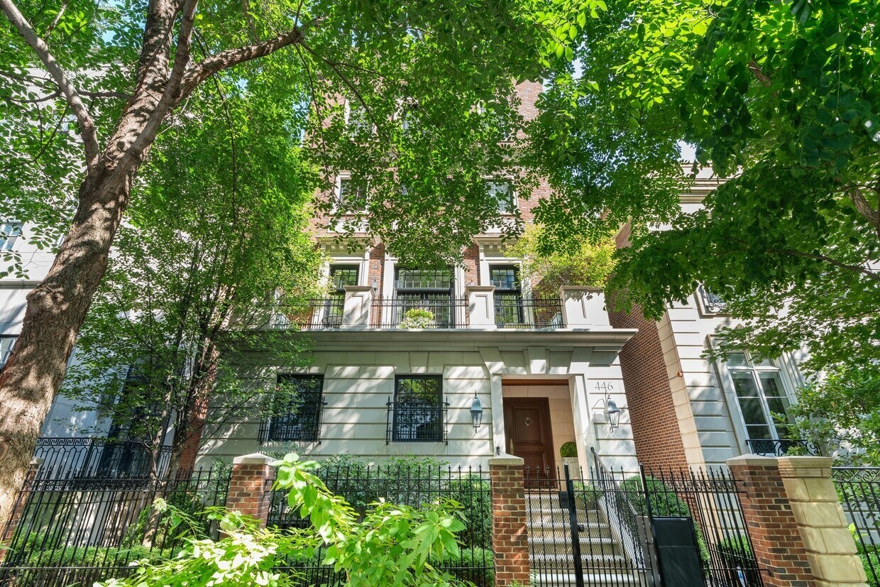 Primary Photo - 446 W Huron St