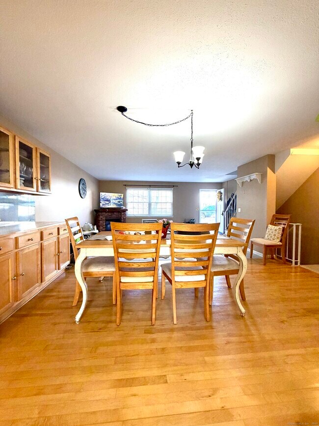 Foto del edificio - 38 Surrey Ln