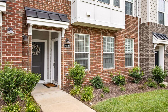 Building Photo - Modern 3-bedroom, 2.5-bath Townhouse!