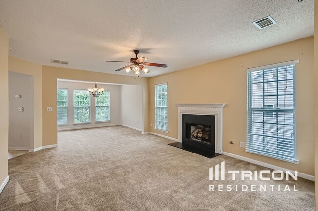 Foto del edificio - 5519 Village Ridge