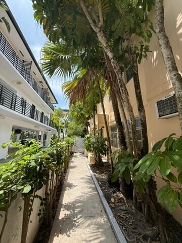Foto del edificio - 518 Santander Ave