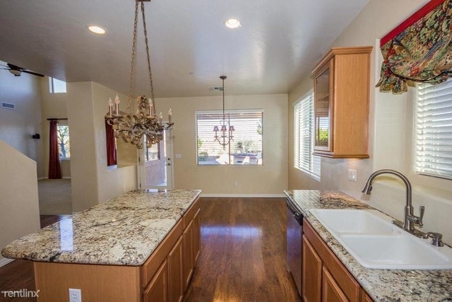 Building Photo - 39280 Mountain Shadow Dr