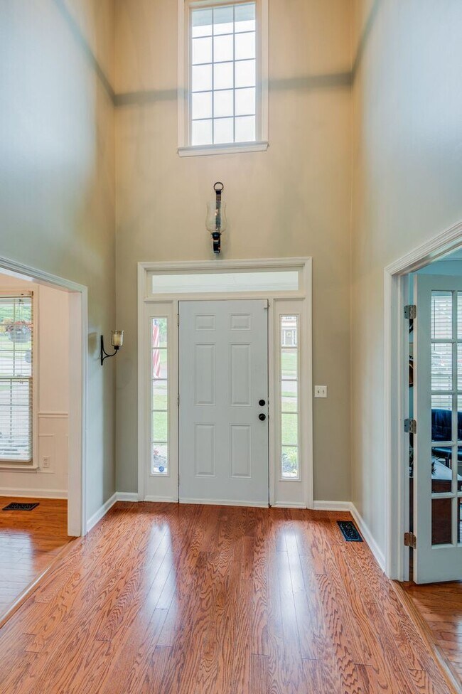 Building Photo - 511 Prince of Wales Ct