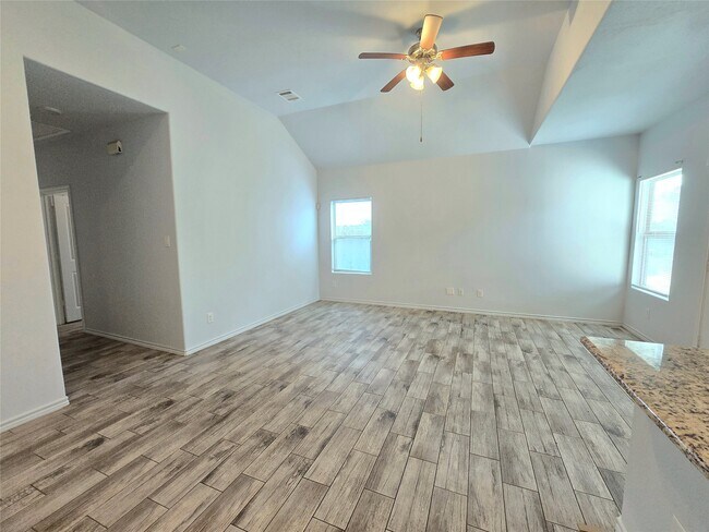 Building Photo - 4410 Larkspur St