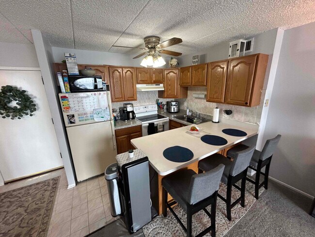Building Photo - 9098 W Terrace Dr