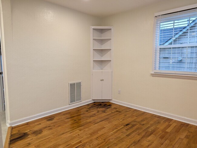 Foto del edificio - 1002 S 12th St