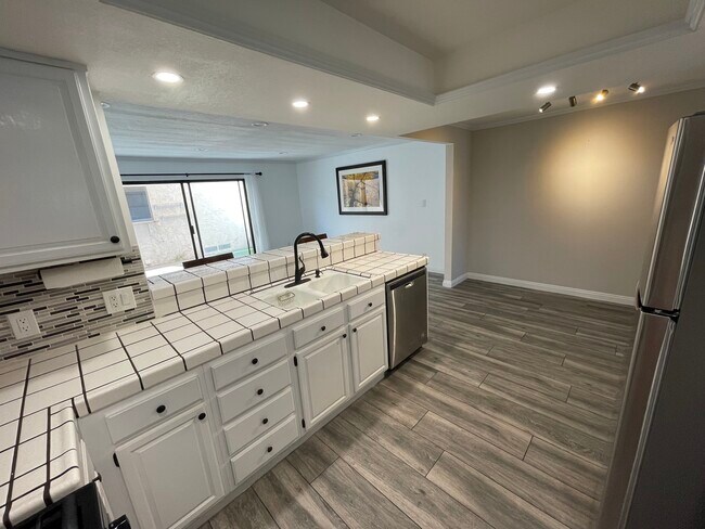 Building Photo - 8211 Rosemead Blvd