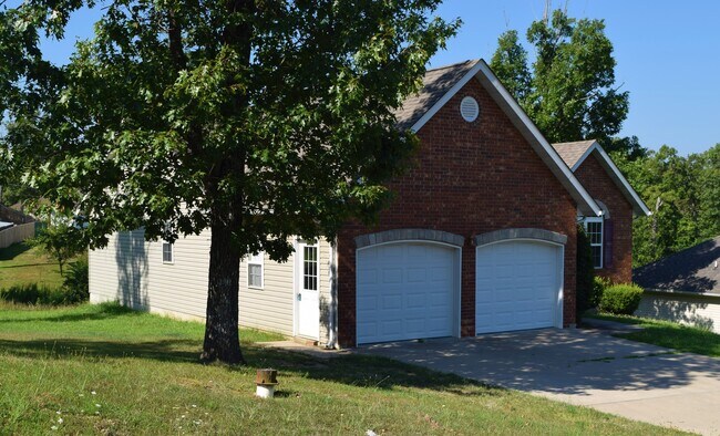 Building Photo - Available November 5, 2024! Call Watson & ...