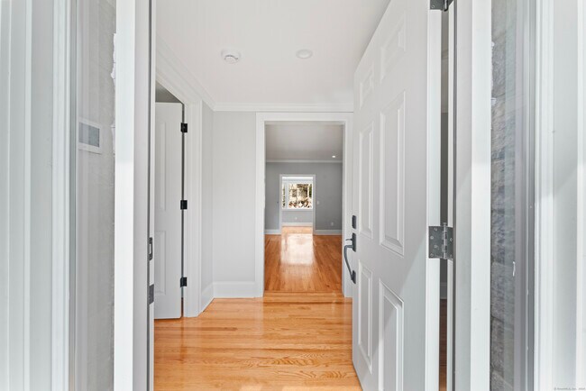 Building Photo - 80 3rd St