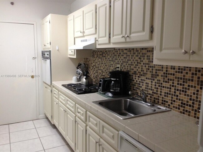 Foto del edificio - 100 Lincoln Rd