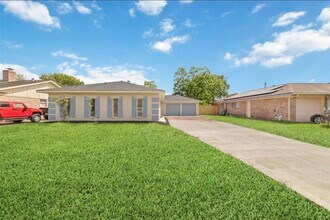 Building Photo - 12207 Pompano Ln