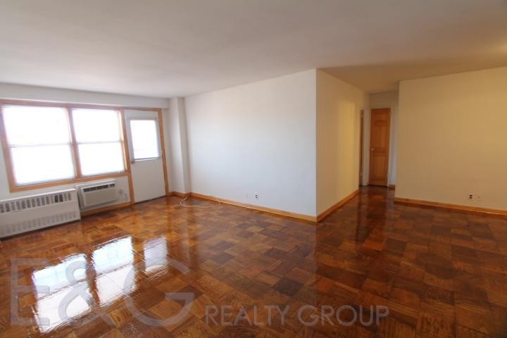 Foto principal - 183-25 Hillside Avenue