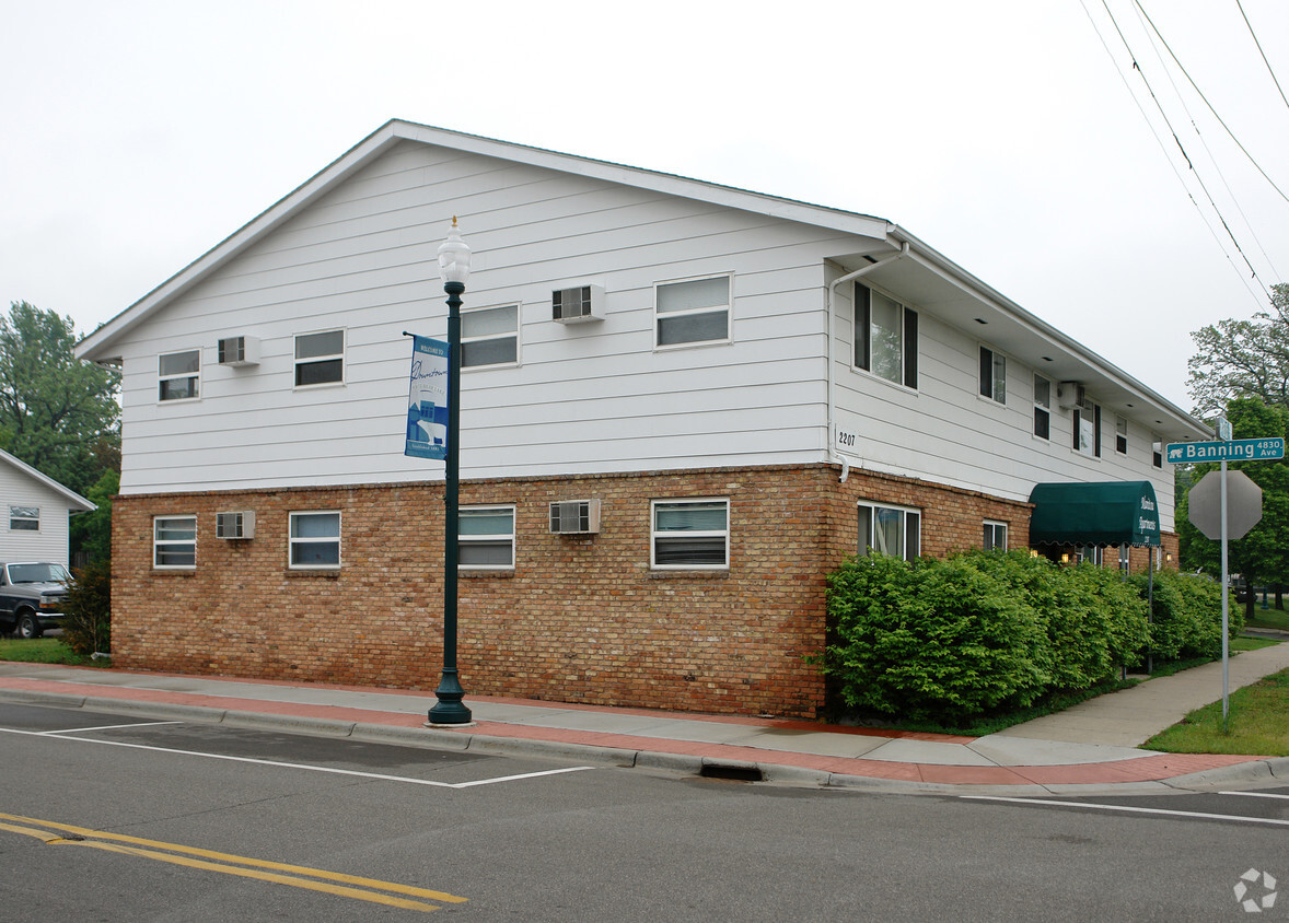 Primary Photo - Manitou Apartments