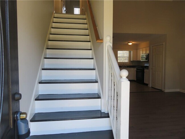 Foto del edificio - 204 Twin Pines Ct