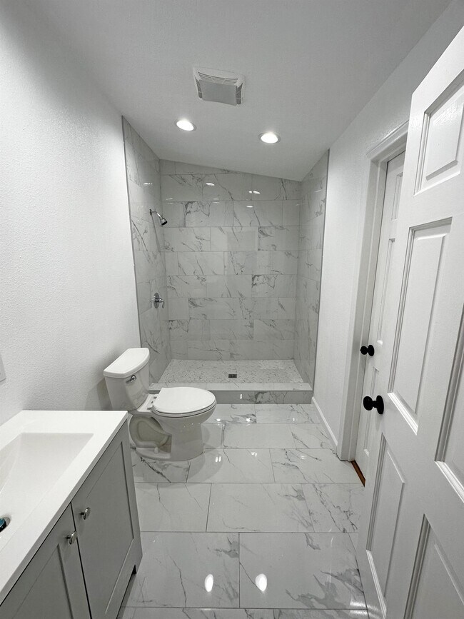 Building Photo - 80 Forbes Ln