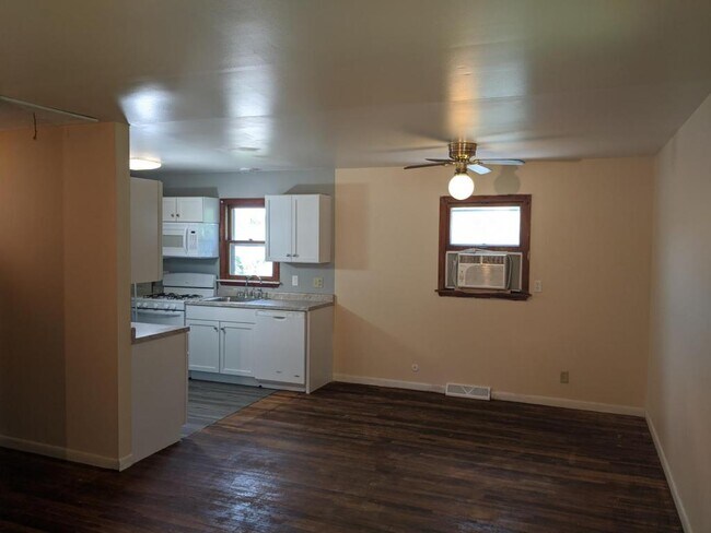 Building Photo - 2204 #B E University Ave