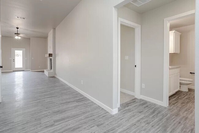 Building Photo - Incredible 3 Bedroom Home Available 6/15/24!