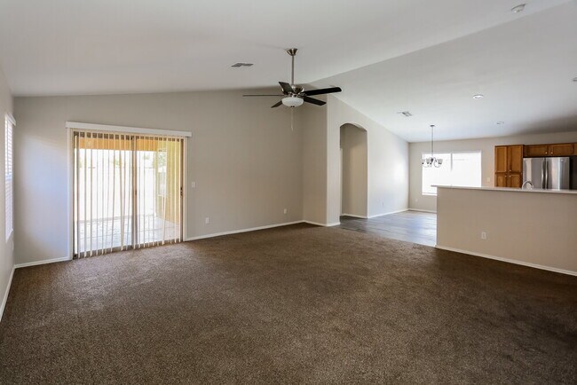 Foto del edificio - 801 S 125th Ave