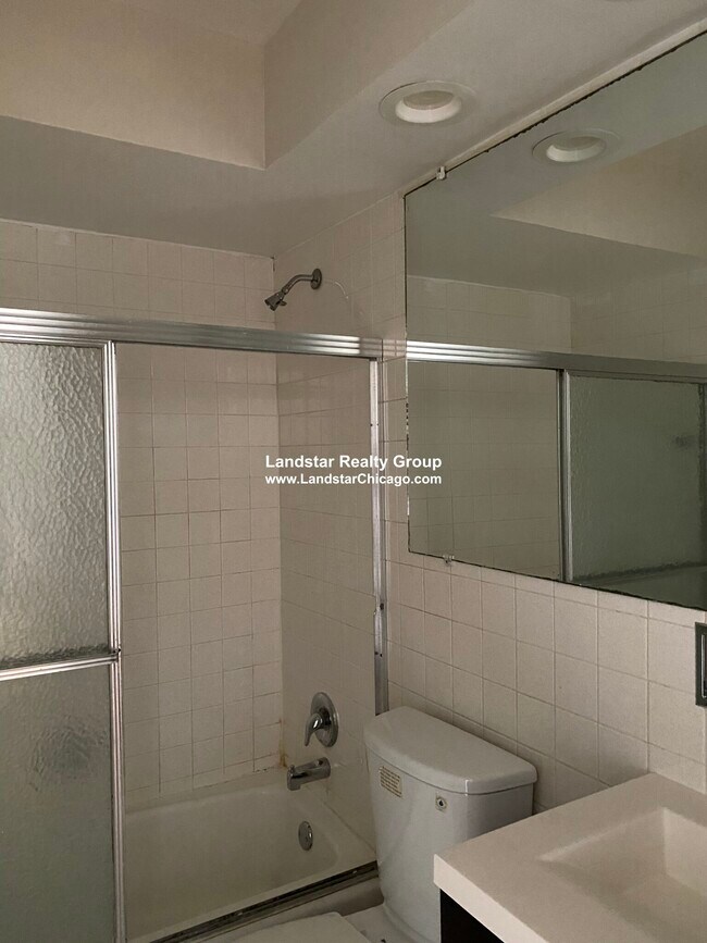 Foto del edificio - 5917 N Kenmore Ave