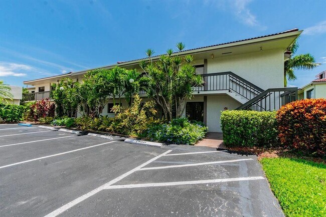 Foto del edificio - 6365 Bahia Del Mar Blvd S