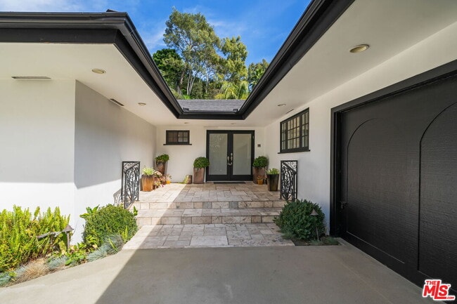 Building Photo - 9023 Alto Cedro Dr