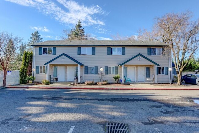 Building Photo - 2bed/1.5bath Townhome Available Today! Get...