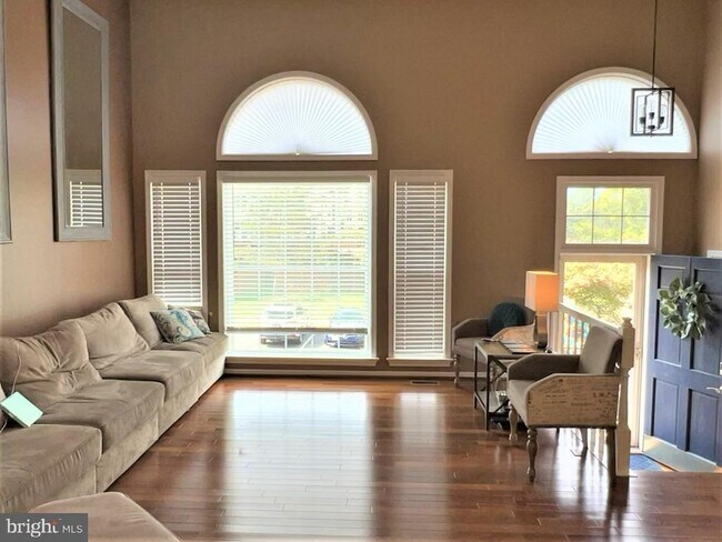 Building Photo - 5531 Sully Lake Dr