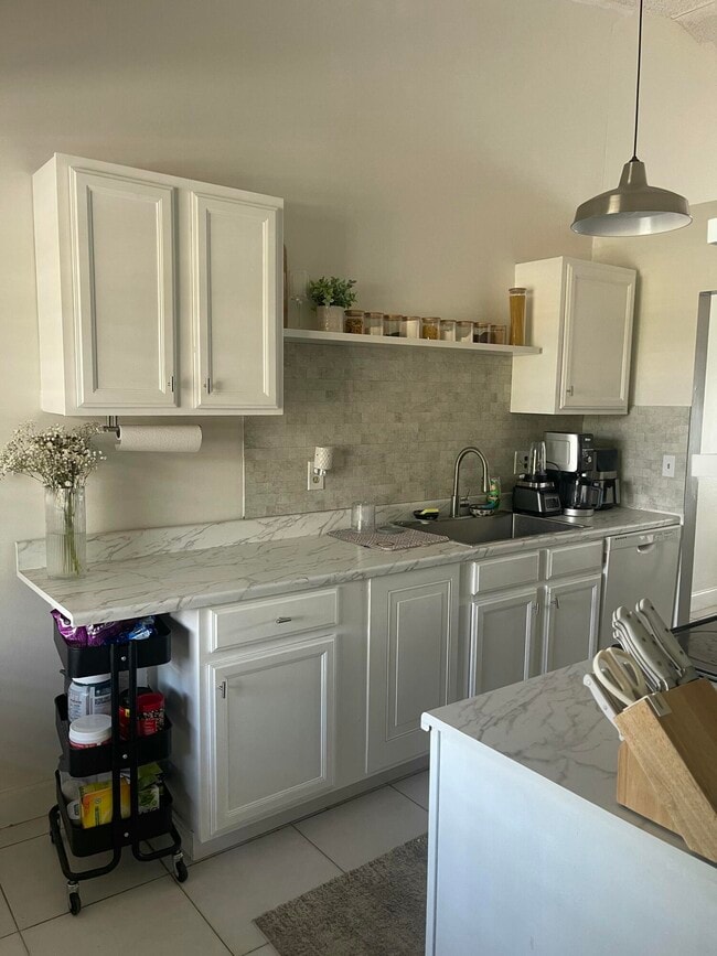 Foto del edificio - 9878 Nob Hill Ct